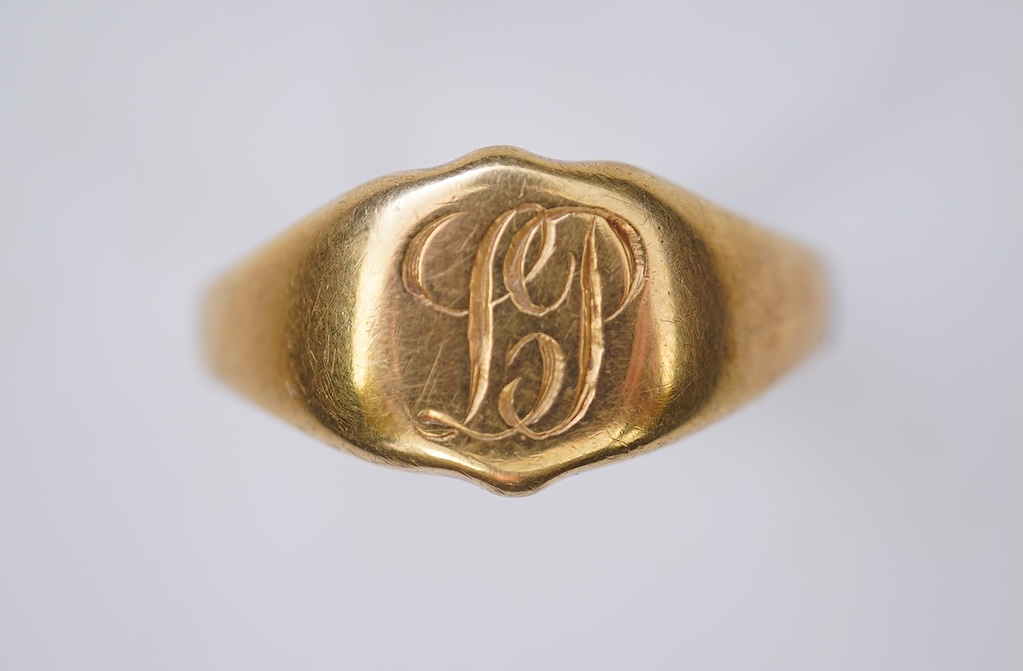 An 18ct gold signet ring